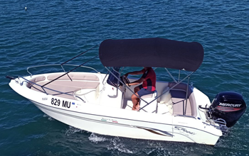 Speedy 540 - 5,7 metara dug, za do 7 osoba, opremljen Mercury 100 HP motorom.